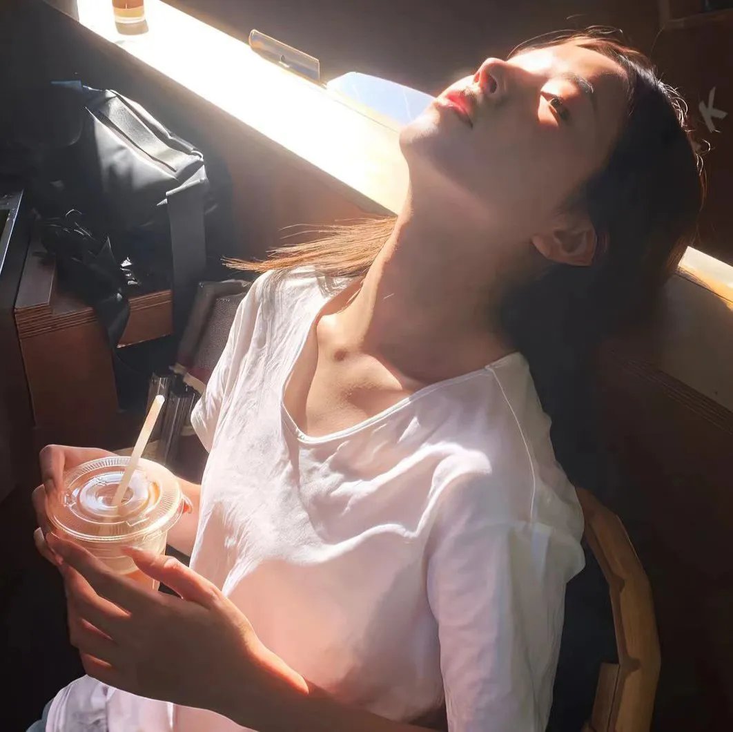 云雾笼罩的山峰